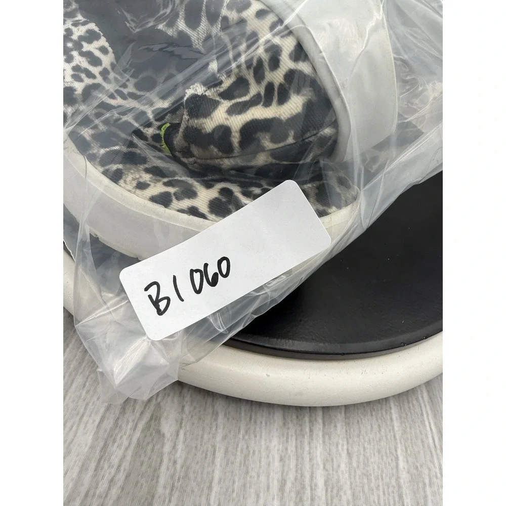 OOFOS OOmg EeZee Womens Size 9 Leopard Print Recovery Slip On Athletic Shoes